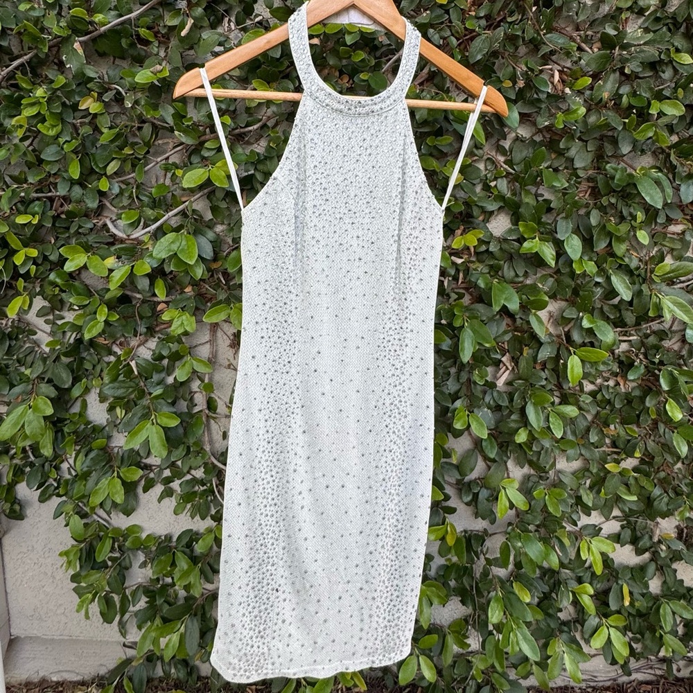 Elegant White Sleeveless Dress